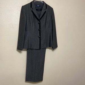 Jones Wear pantsuit